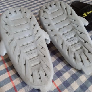 2 Pares Chanclas Tiburón y Champion