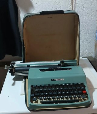 Maquina escribir olivetti lettera 32