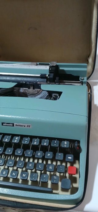 Maquina escribir olivetti lettera 32