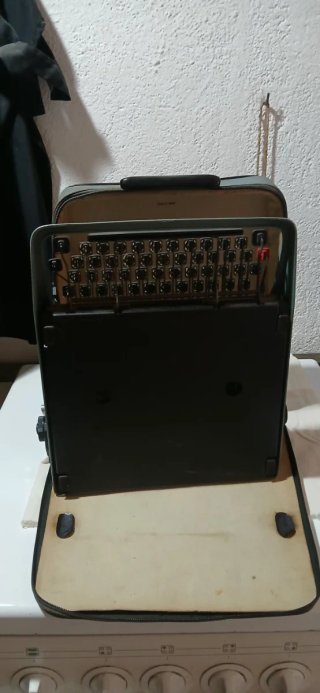 Maquina escribir olivetti lettera 32