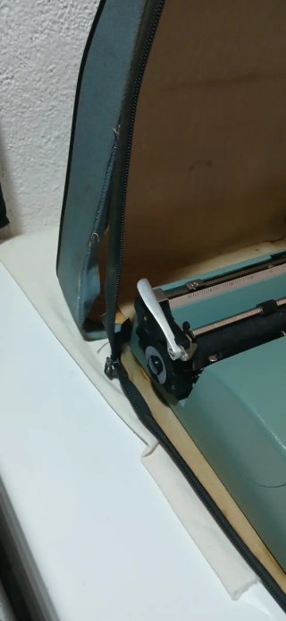 Maquina escribir olivetti lettera 32