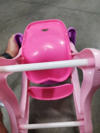 Silla de muñecas rosa y lila