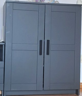 Mueble de madera gris