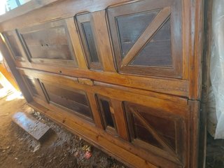 Puerta madera viejo molino 137x267