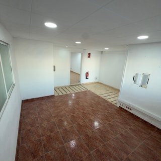 Nave industrial reformada de 910 m² + 110 m²