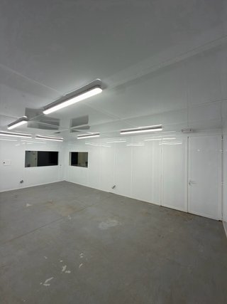 Nave industrial reformada de 910 m² + 110 m²