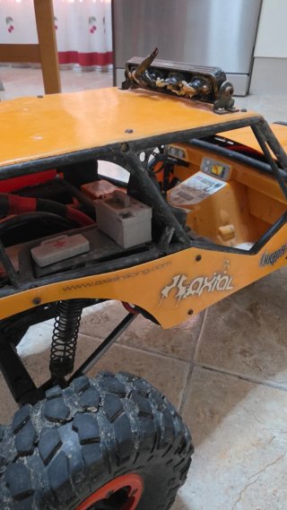 Crawler RC 1/10 amarillo