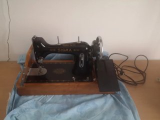 Máquina de coser antigua SIGMA