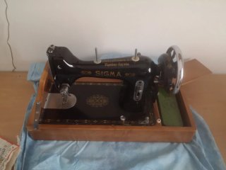 Máquina de coser antigua SIGMA