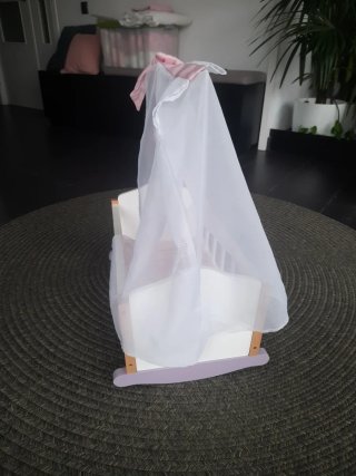Cuna balancín de madera para muñecas