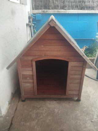 Caseta de madera para perros
