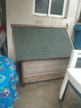Caseta de madera para perros