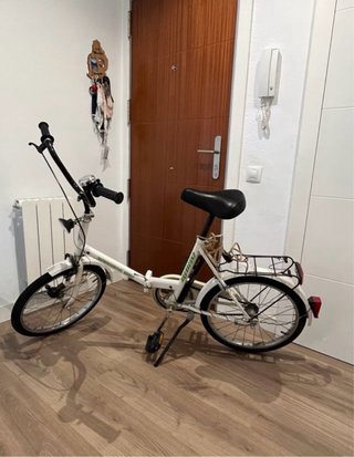 Bicicleta plegable blanca
