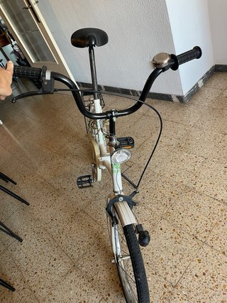 Bicicleta plegable blanca