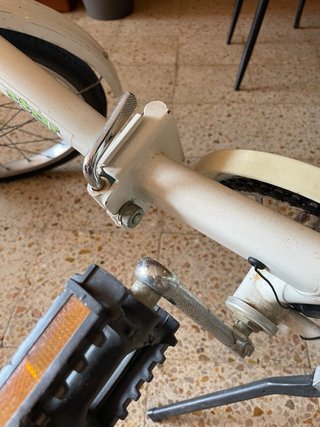 Bicicleta plegable blanca