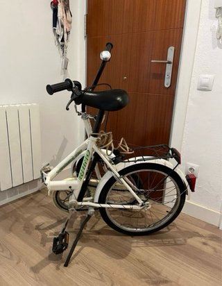 Bicicleta plegable blanca