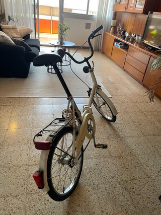 Bicicleta plegable blanca