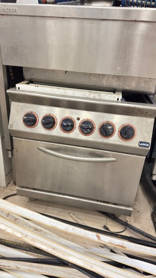 Cocina industrial 6 fuegos con horno Lainox