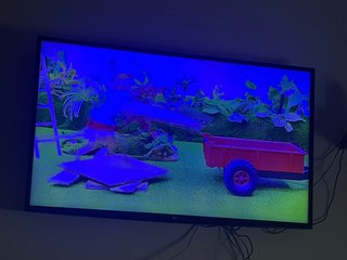 Televisor LG 43 Negro y Rojo