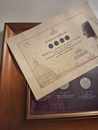 Cuadro monedas conmemorativas Juan Pablo II
