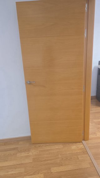 Puertas de madera como nuevas hay , 80e la unidad