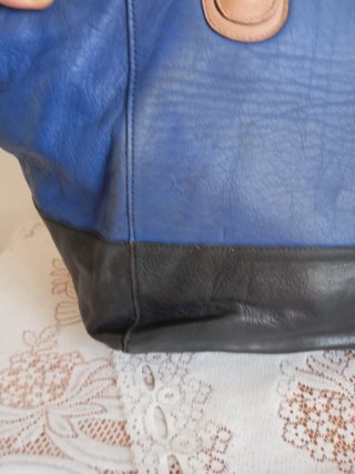 Bolso Massimo Dutti piel azul y negro