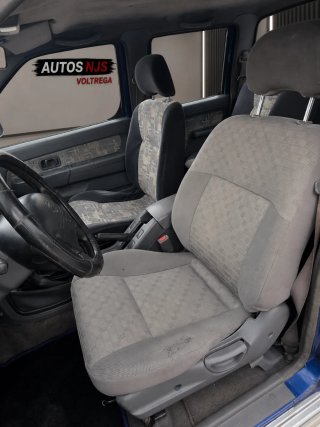 Nissan Navara 2000