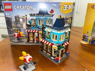 Lego Creator 31105 - Tienda de Juguetes