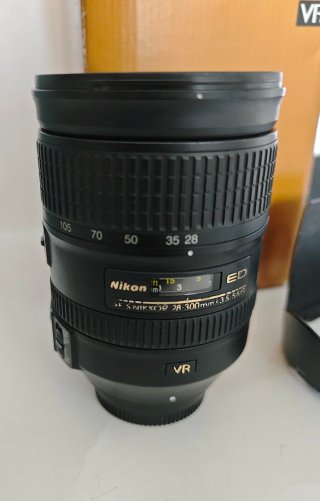 Nikon AF-S 28-300mm f/3.5-5.6G ED VR + filtro