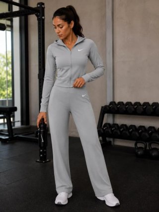 Conjunto deportivo Nike negro