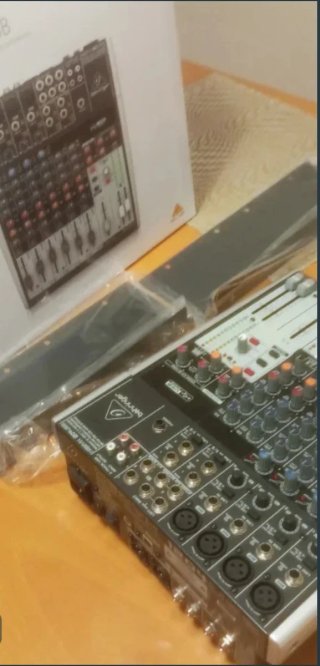 Mesa Mezclas Behringer 1204USB