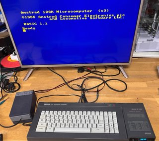 Amstrad CPC 6128 con Gotek y extras
