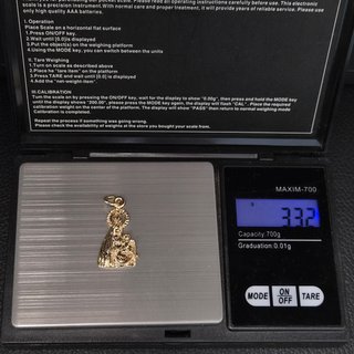 Colgante de oro de 18k. Virgen. 3.32 g