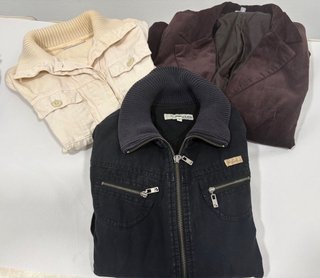 Chaquetas chica beige y negra