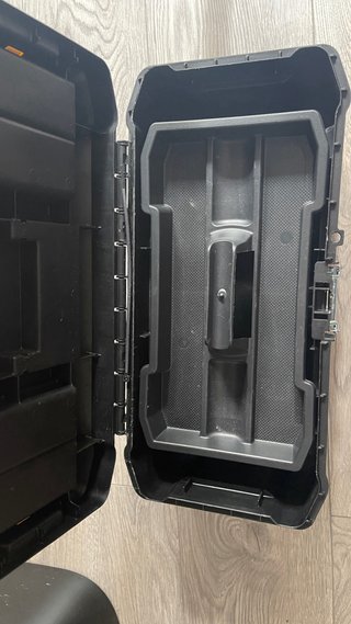Caja de herramientas Stanley negra y amarilla