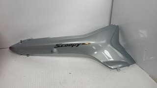 Tapa lateral trasera derecha para Honda, SH50. REF. 83500-GBY-9100