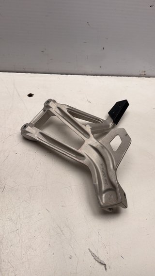 Soporte estribera trasero izquierdo para Bmw, F 750 GS. Ref. 46718564829
