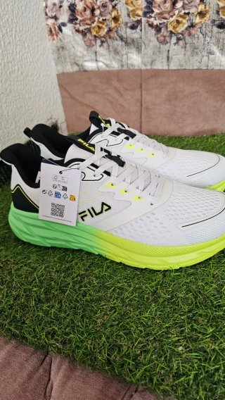 Zapatillas Fila Blancas y Verdes