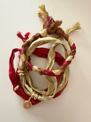 Pulseras seda reciclada abalorios
