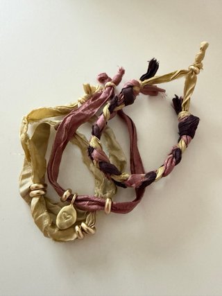 Pulseras seda reciclada abalorios