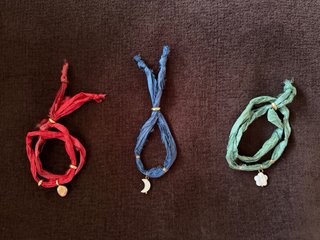 Pulseras seda reciclada abalorios