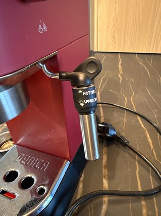 Cafetera Delonghi Dedica Roja