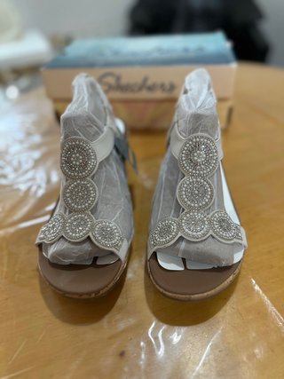 Sandalias Skechers Beverlee – Date Glam con cuña