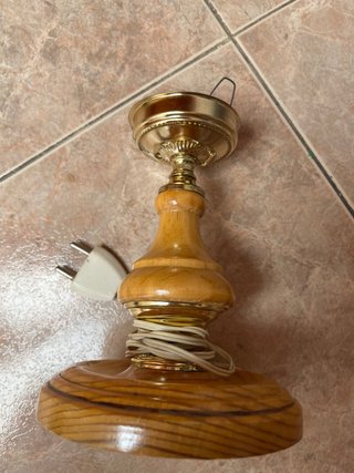 Lámpara de mesa madera y metal