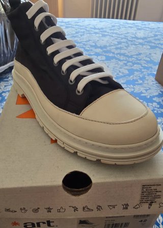 Zapatos altos marrones y beige