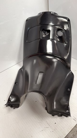 Escudo interior para Aprilia, Leonardo 125. REF. AP81488080