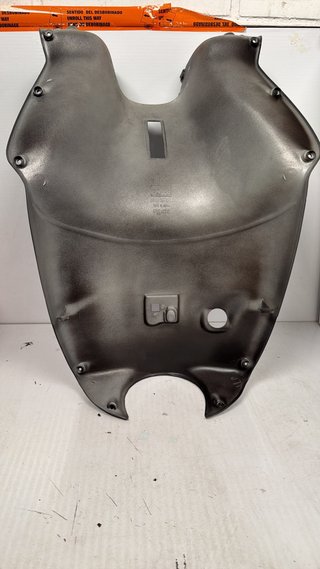 Escudo interior para Aprilia, Leonardo 125. REF. AP81488080