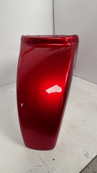Guardabarros delantero. M.Red tiene pequeños desperfectos para Aprilia, Scarabeo 500. REF. AP8126764