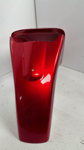 Guardabarros delantero. M.Red tiene pequeños desperfectos para Aprilia, Scarabeo 500. REF. AP8126764