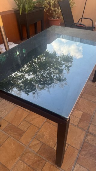 Mesa de aluminio y cristal negra